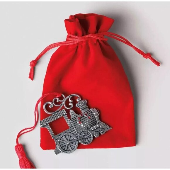 AVON 2024 Holiday Memories Pewter Ornament NEW In Box Great Collectable - Picture 1 of 6